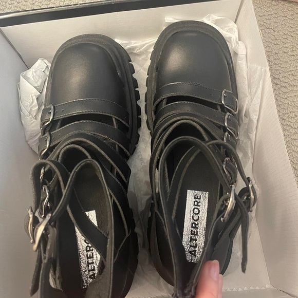 π€ Brand New Dollskill Aftercore Emerald Buckled Boots in 38 ππ€ - Picture 5 of 6